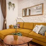 Architecture Fan\'S Apartment Near Opera House