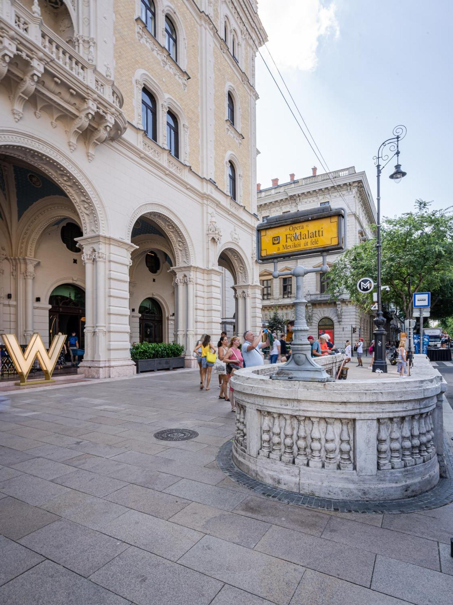 Architecture Fan's Near Opera House * Budapest